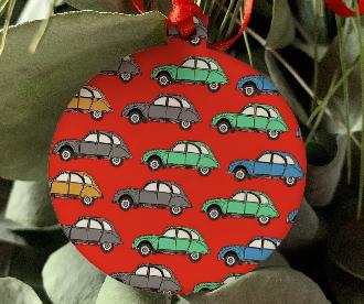 Bauble2cvsgreygreenblueonred